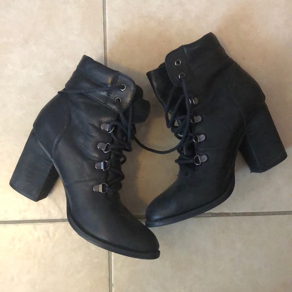 Steve Madden Shoes - ⭐FLASH SALE⭐ Steve Madden Boots